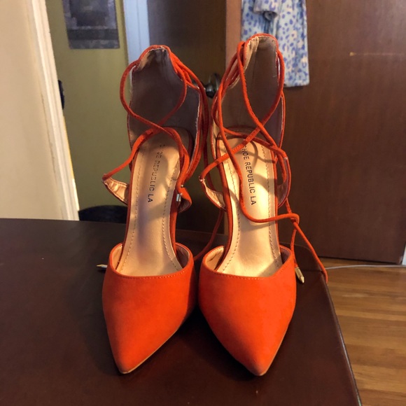 Orange Pump - Picture 1 of 2